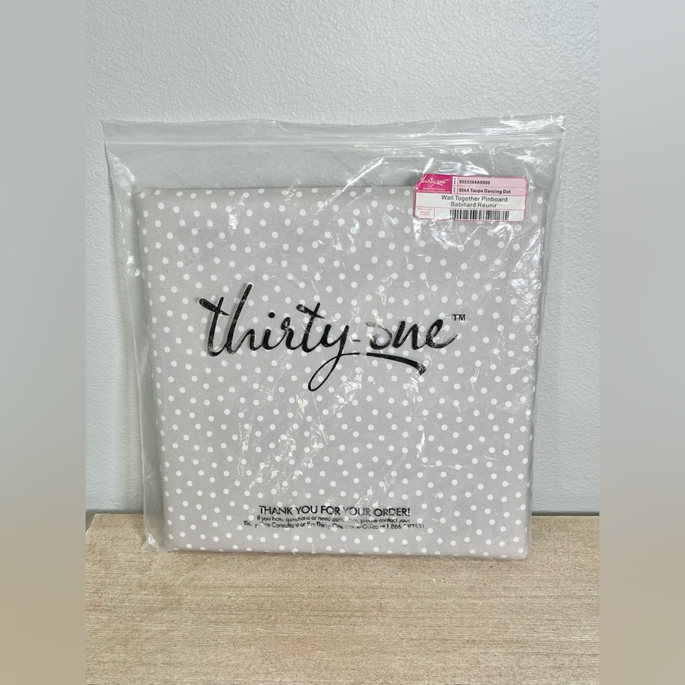 Thirty-One Wall Together Pinboard Light Gray White Polka Dot Wall Decor Picture